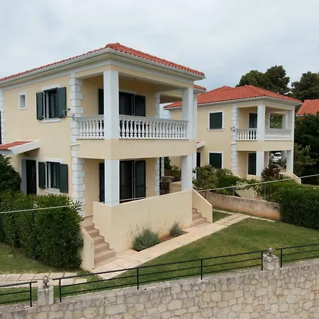 Feriehus Liza's Villas Pesádha